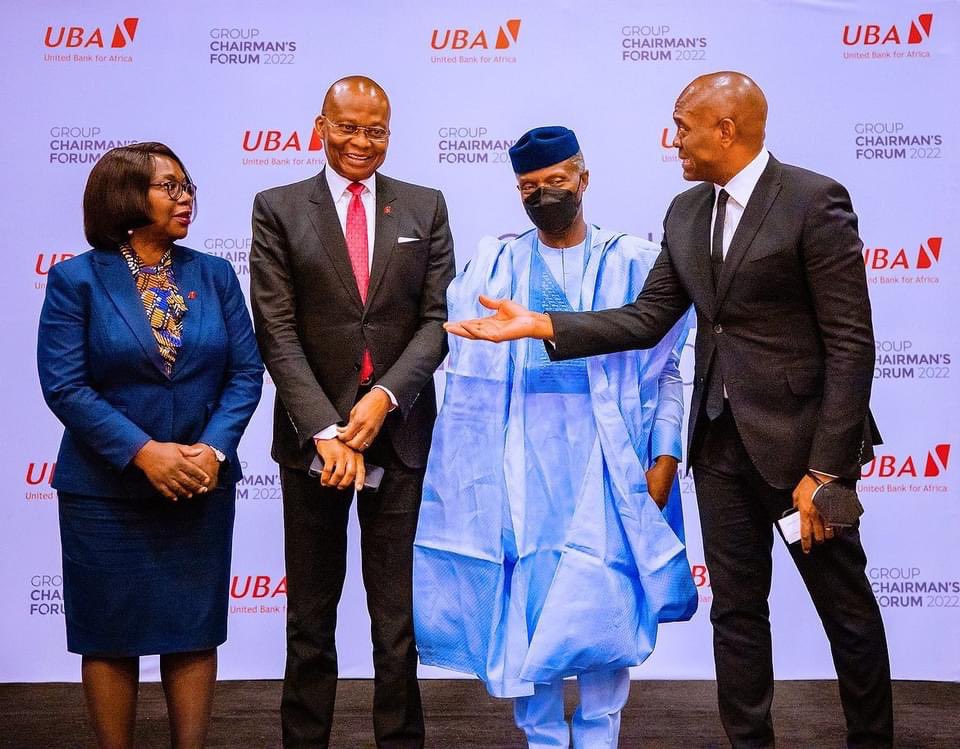 Opetuyii's tweet photo. Vice President @ProfOsinbajo attended as the special guest of Honor at 2022 @UBAGroup Group Chairman's Dinner at @HiltonAbuja. 
11th February, 2022 
📷 @tolanialli 
@KennedyUzoka 
@Honndudielumelu https://t.co/MC1ZuYCreI