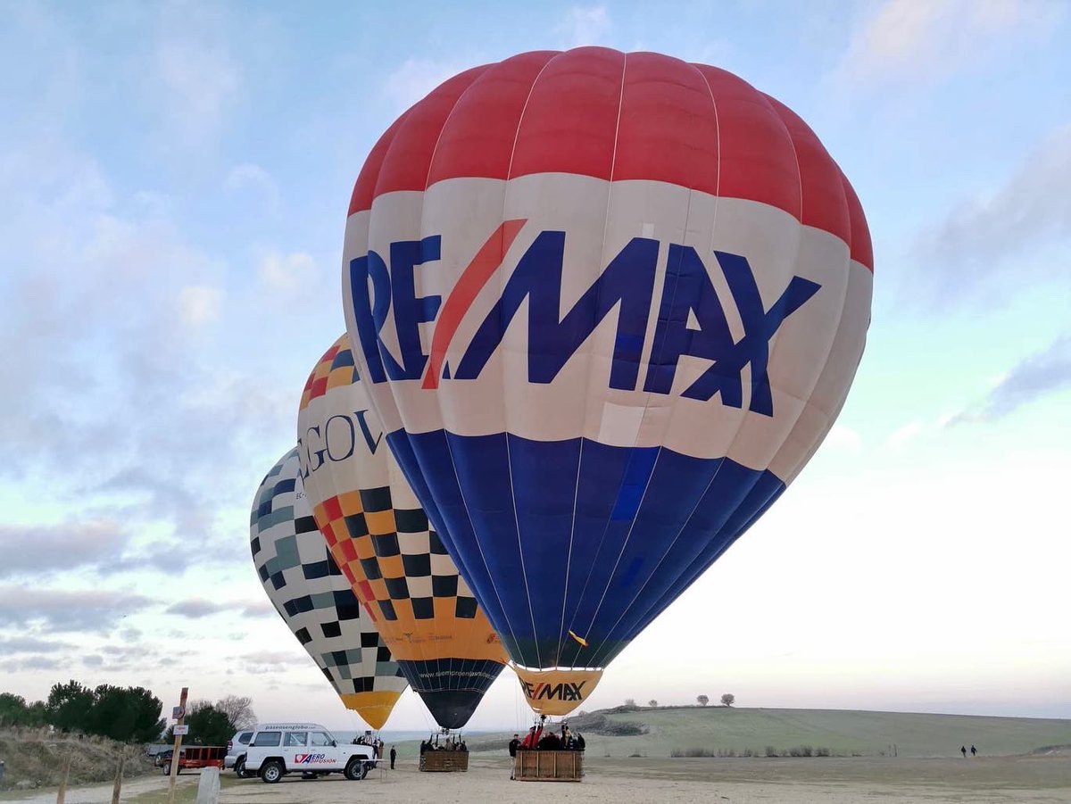 paseosenglobo's tweet photo. #BuenosDias desde el cielo de #Segovia. Feliz #domingo!

#airelibre🍃 #plazaslimitadas #sanvalentin #globoremax #remaxballoon #aerodifusion #paseosenglobo https://t.co/SFSJTlccYn https://t.co/AwEh3d9TDZ