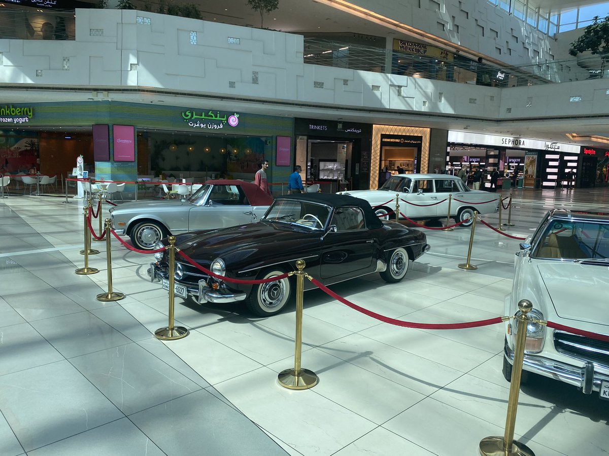 aws626's tweet photo. معرض سيارات مرسيدس الكلاسيكي في الافنيوز https://t.co/qFBOLIISxC