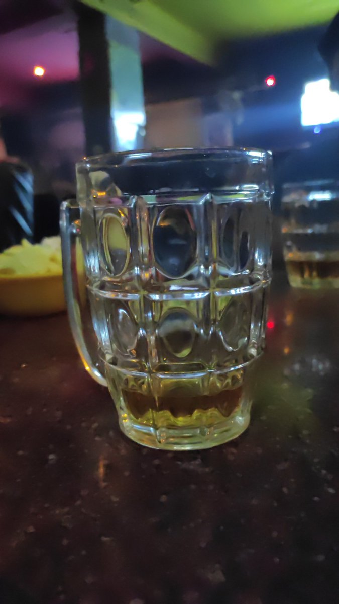 Guruvaran8's tweet photo. @its_strr Anna 🍻 https://t.co/4w6yIwwLrK
