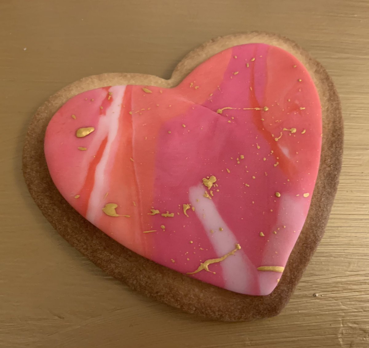 BakesPearl's tweet photo. Lots of these going out today &amp; I’m really pleased with them - vanilla biscuits &amp; I’ve got some vegan orders as well 😃❤️#valentines #ValentinesDay2022 #ValentinesDay #Valentine #ValentineDay #Vegan https://t.co/ZteTgyfx2w