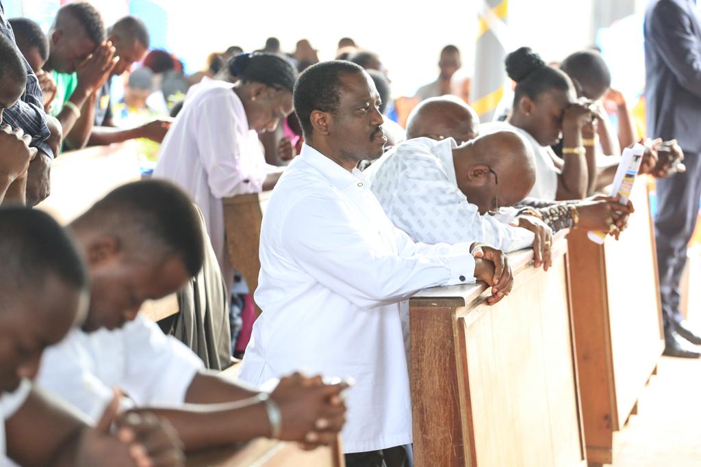 SOROKGUILLAUME's tweet photo. En ce dimanche de la santé, pour tous ceux qui souffrent dans leur corps, dans leur cœur, dans leur âme, pour ceux qui les soignent et ceux qui les entourent : qu’ils gardent foi et espérance en Toi et que ta douce présence vienne apaiser leurs douleurs,
Seigneur, nous te prions. https://t.co/0X8oHCiB2x
