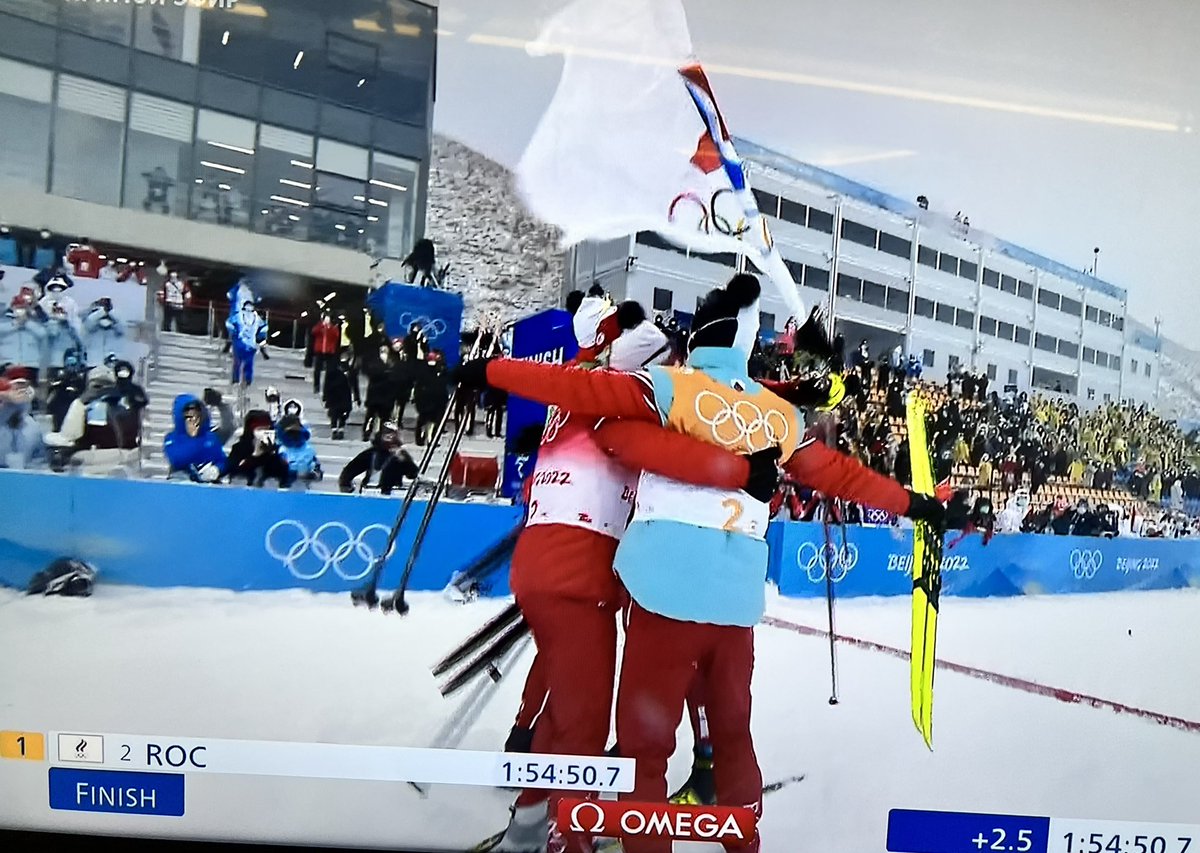 УРРРРАААА! Очередное золото! 🥇
Наши лыжники уверенно победили в эстафете 4х10!
Захватили лидерство с первых минут и не оставили никому шанса! Парни, молодцы!!! Алексей Червоткин, Александр Большунов, Денис Спицов и Сергей Устюгов - спасибо вам!