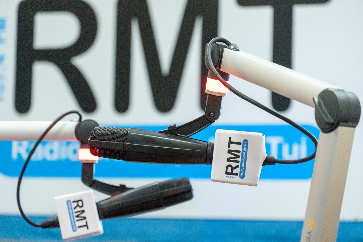 Hoxe é o #DíaMundialdaRadio, un medio de comunicación que segue sendo un medio vivo, dinámico, actual, e cuns niveis de audiencia que seguen a ser elevadísimos. E a radio, as radios seguirán aí ao noso carón, formando parte das nosas vidas.

Radio Municipal de Tui , esta é a túa