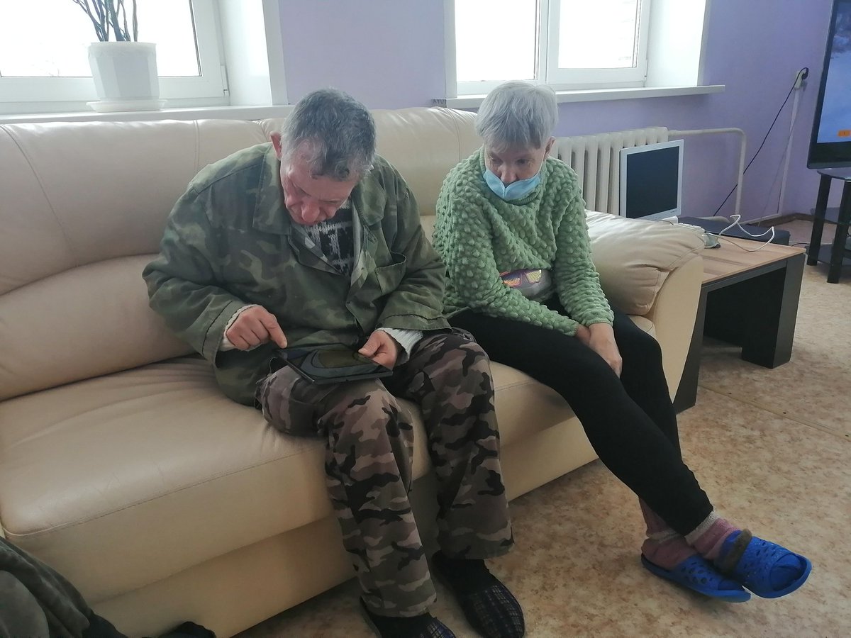 В рамках проекта "Тульское долголетие" проходим курсы компьютерной грамотности на планшетах.