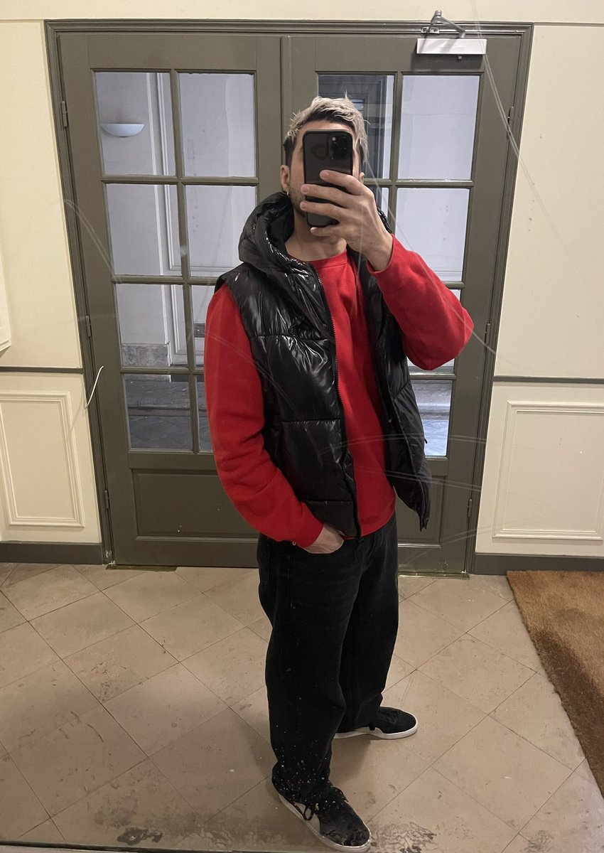 Dimanche 9h du matin je vais à la salle. J’me suis pas levé si tôt un dimanche depuis… dimanche dernier quand mon fils m’a réveillé à 8h du matin en sautant sur mon lit