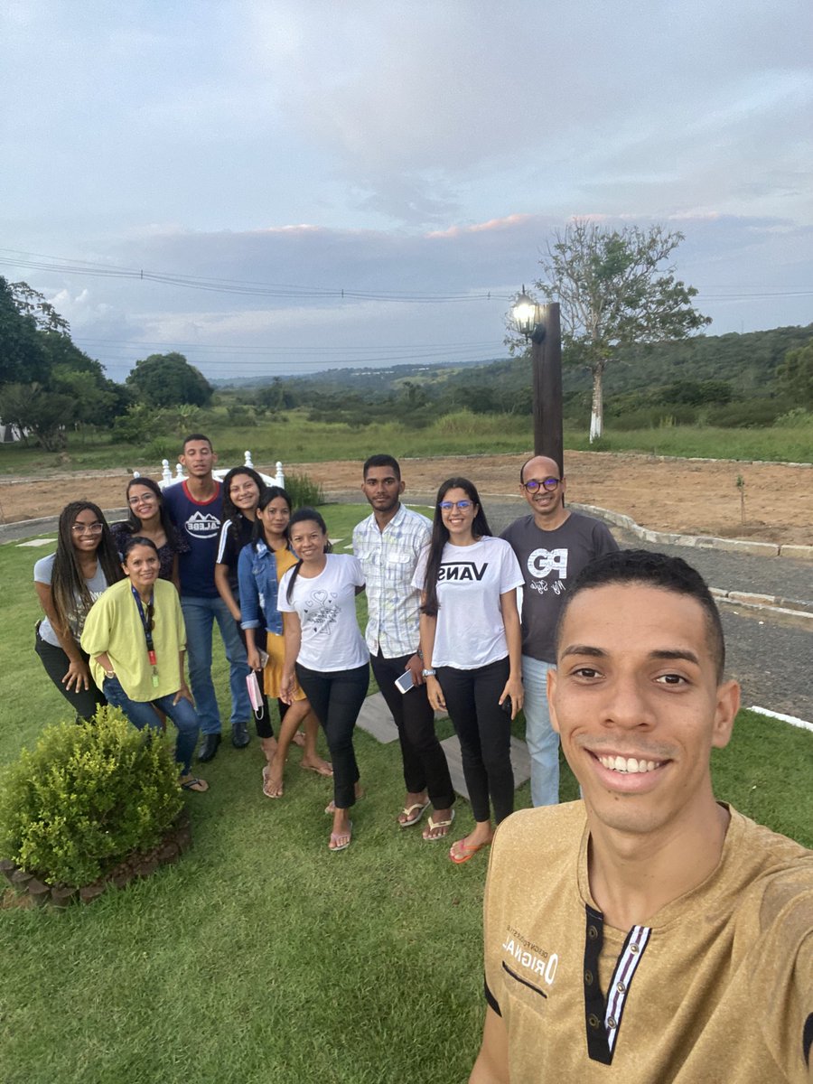 Ontem o PG CRESCER reunido fazendo o culto do por do sol, na praça das Oliveiras na FADBA! ⁦<a href="/prmoisesmsilva/">shrads</a>⁩ ⁦<a href="/pgmystyle/">PG My Style</a>⁩ ⁦<a href="/presidenciadsa/">Pr. Stanley Arco | Oficial</a>⁩ ⁦<a href="/PrLMPinto/">Luis Mário</a>⁩ ⁦<a href="/BogerJr/">Herbert Boger Jr</a>⁩ ⁦<a href="/ScherazadeMalta/">Scheherazade Malta</a>⁩ ⁦<a href="/PrC_Augusto/">Pr. Carlos Augusto</a>⁩ ⁦<a href="/AugustoFelix10/">Augusto Felix</a>⁩ ⁦<a href="/iasd/">Adventistas Brasil</a>⁩
