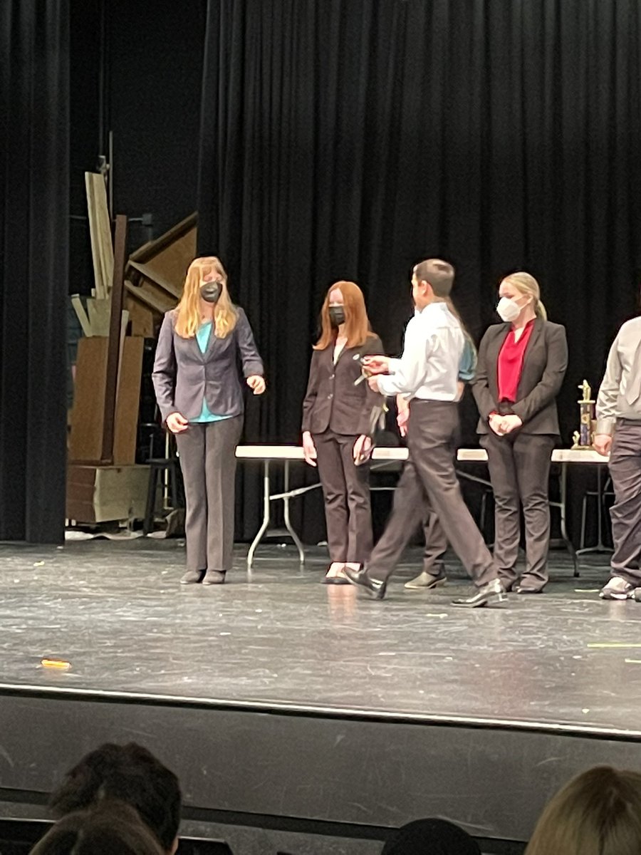 MWHS_Speech's tweet photo. Last Thursday these 3 talented young speakers competed at the New Prague Middle School Tournament and came home with hardware!! #MWHSPride

Makenna Demmer - 1st Discussion
Hannah Christenson - 1st Oratory
Ava Daum - 6th Oratory https://t.co/AySbzQOnJg