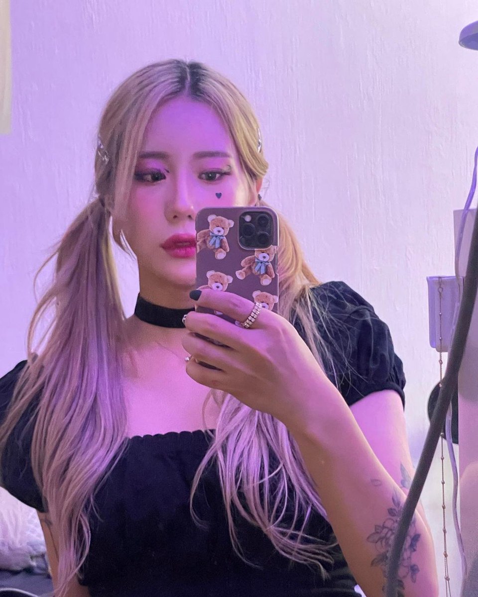 GirlgroupsBR's tweet photo. CONSEGUIMOS NAÇÃO! A solista Jiae (ex WA$$UP) conseguiu atingir bem o valor preciso para o seu álbum solo.

Como dito antes, é difícil para artistas LGBT+ no mercado, infelizmente as chances são menores!

Continuem dando apoio e amor para artistas LGBT! 🏳️‍🌈💕 https://t.co/EroLRP3Aly