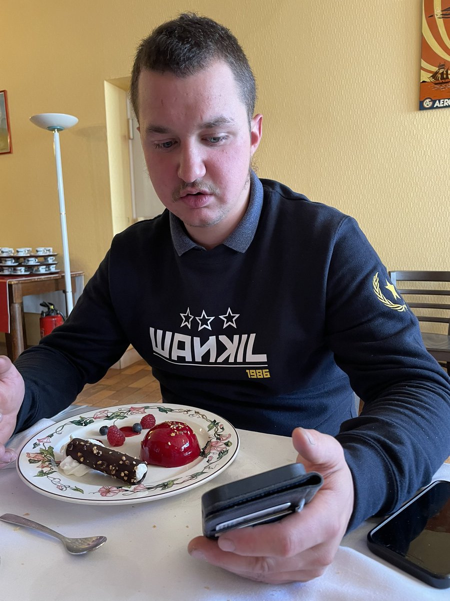 clogiraud's tweet photo. Excellent déjeuner avec notre FX à la frontière du Tarn et de l’Aveyron (Hôtel des Voyageurs à Tanus). Il est Aspirant Charpentier à Rodez.  #wankil mais je dis ça je dis rien… @FranoisXavierG3 https://t.co/qK7JsSSDfP