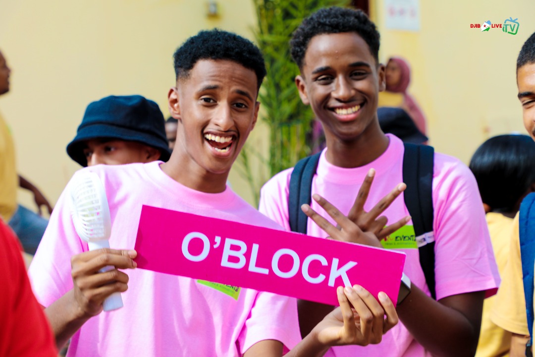 LiveDjib's tweet photo. UN JEU D’INDICE DANS LES RUES DE DJIBOUTI-VILLE.
Le 27 juin prochain, nous fêterons les 45ème années de notre indépendance. A cette occassion, le centre #AKEvents commence déjà à célébrer notre belle capitale et son histoire.
#Djibouti https://t.co/89xxeo39Uq