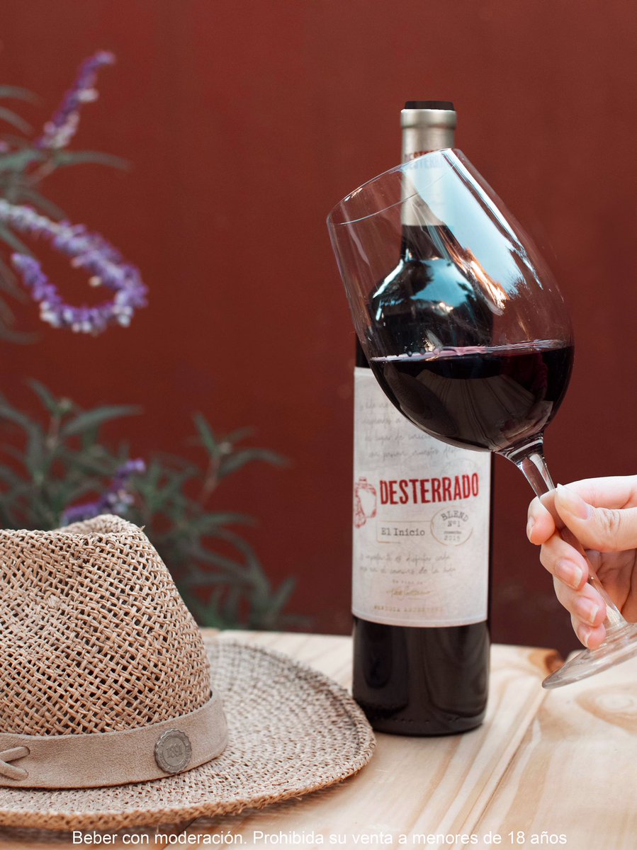 ¡Feliz Domingo 🍷☀️!

#domingo #vino #vinoargentino #buenosmomentos #summertime #verano2022 #corchos #información #conocimiento #nuevoscomienzos #novedades #diseño #cultura #historia #argentina #almuerzo #maridajes #bodegasargentinas #vinotecas #cosecha #viñedos #finca #paisaje