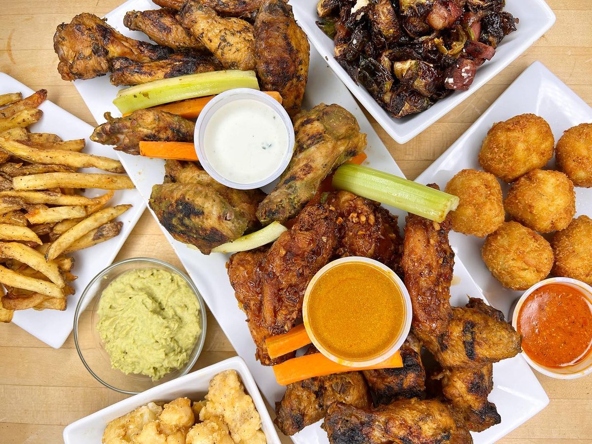ant_kneee's tweet photo. Are you ready for #SuperBowl2022? Don’t fumble the starters! #WorldWings at #WestlineFood has the spread covered with wings from around the 🌎! Enjoy grilled, fried & smoked wings. Last year Americans ate 1.42 Billion chicken #wings! #Chicago #SuperBowl https://t.co/PXY1OnhLsF https://t.co/F3eLnADYk6