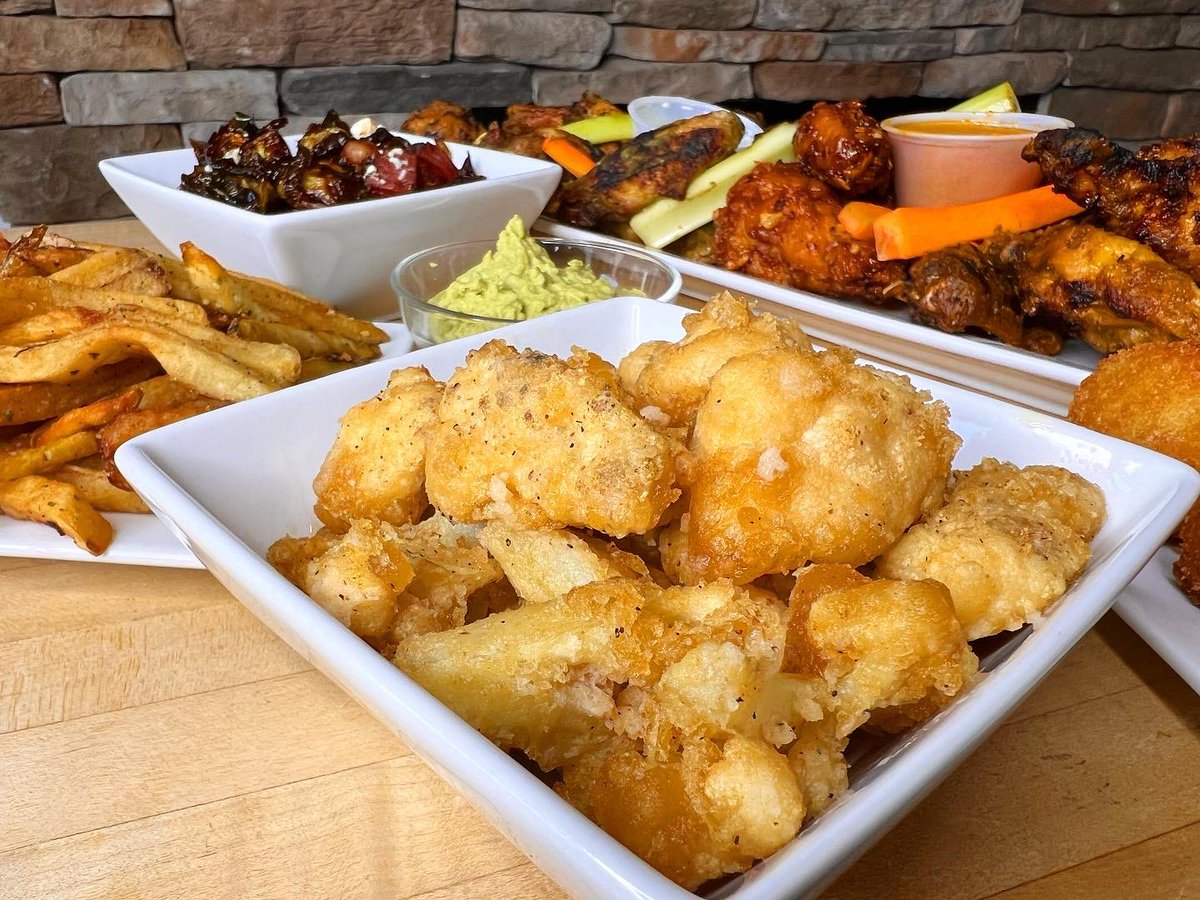 ant_kneee's tweet photo. Are you ready for #SuperBowl2022? Don’t fumble the starters! #WorldWings at #WestlineFood has the spread covered with wings from around the 🌎! Enjoy grilled, fried & smoked wings. Last year Americans ate 1.42 Billion chicken #wings! #Chicago #SuperBowl https://t.co/PXY1OnhLsF https://t.co/F3eLnADYk6