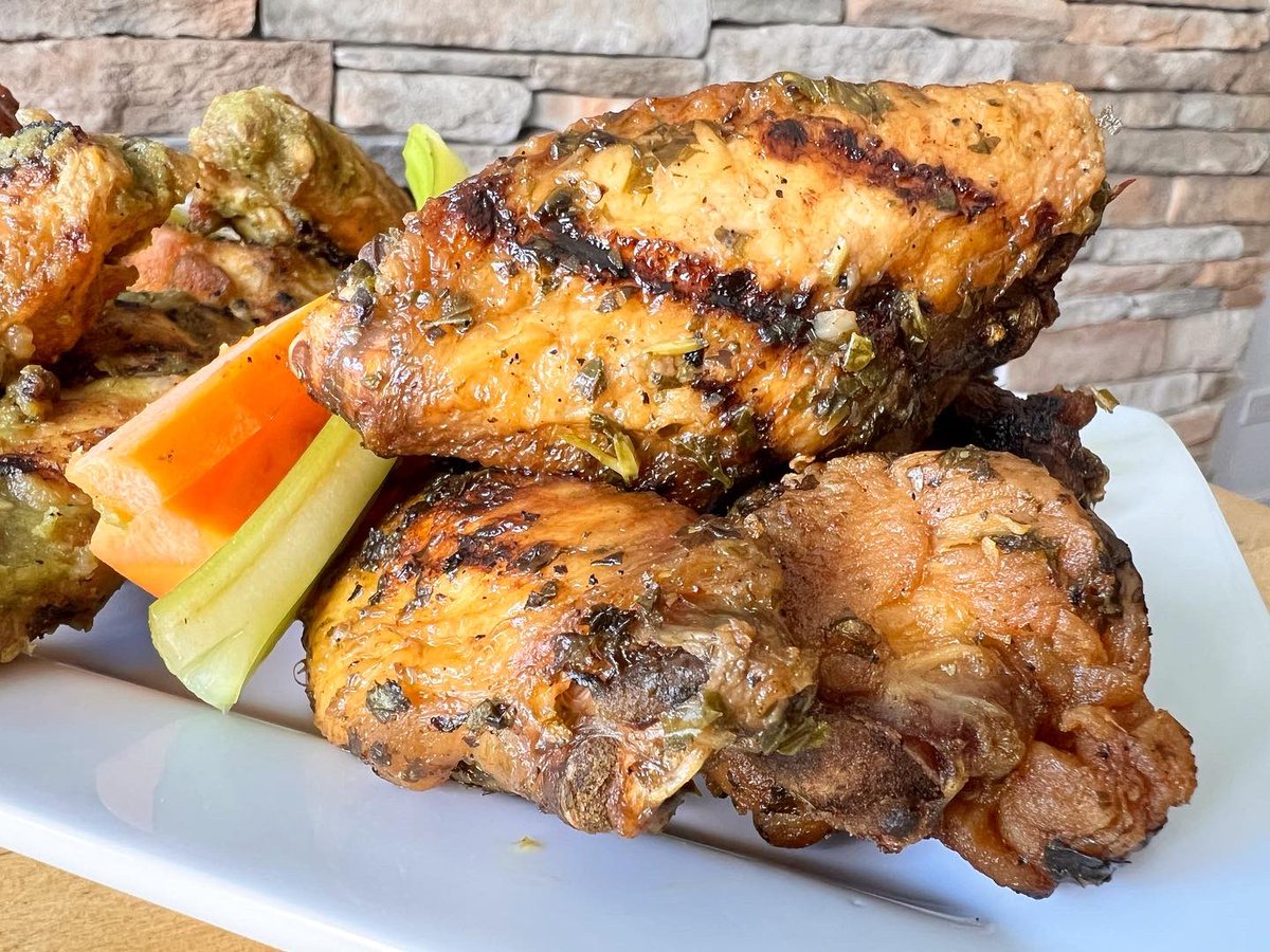 ant_kneee's tweet photo. Are you ready for #SuperBowl2022? Don’t fumble the starters! #WorldWings at #WestlineFood has the spread covered with wings from around the 🌎! Enjoy grilled, fried & smoked wings. Last year Americans ate 1.42 Billion chicken #wings! #Chicago #SuperBowl https://t.co/PXY1OnhLsF https://t.co/F3eLnADYk6