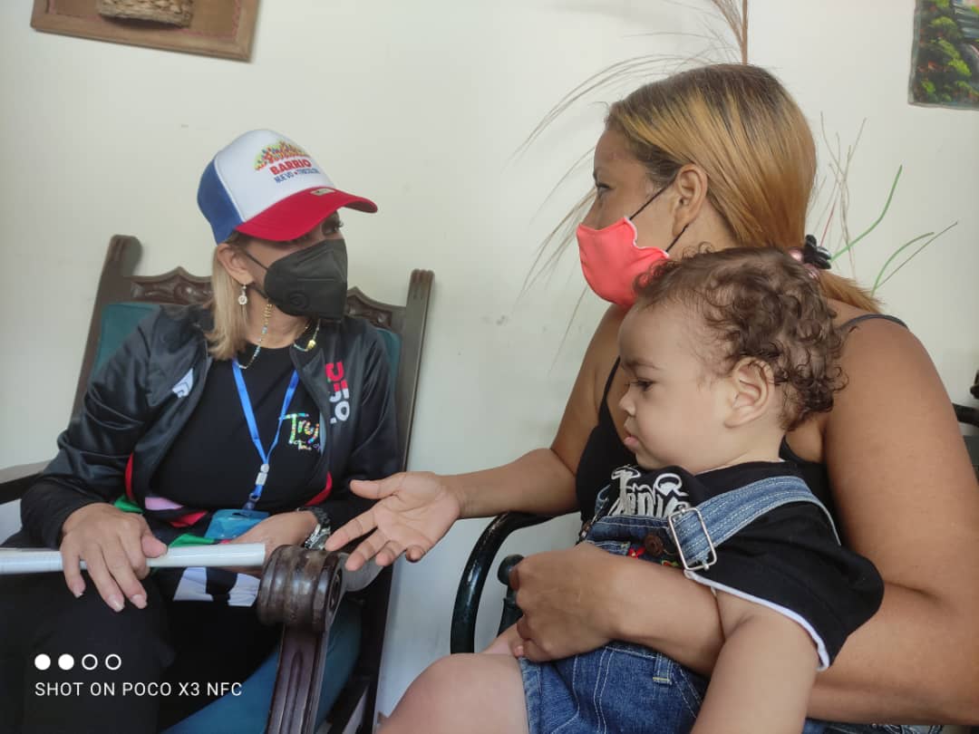 FRNSTRU's tweet photo. Este #12 #Febr Nuestra Primera Combatiente Lcda. Reyna de Marquéz, en compañía del Gobernador @GerardoMarquez4fPsuv Visitaron San Lázaro del mcpio Trujillo, rehabilitaron 92 viviendas, la deportiva. Dotación de insumos médicos. Acciones positivas para el pueblo. https://t.co/V1WFGYsrPN