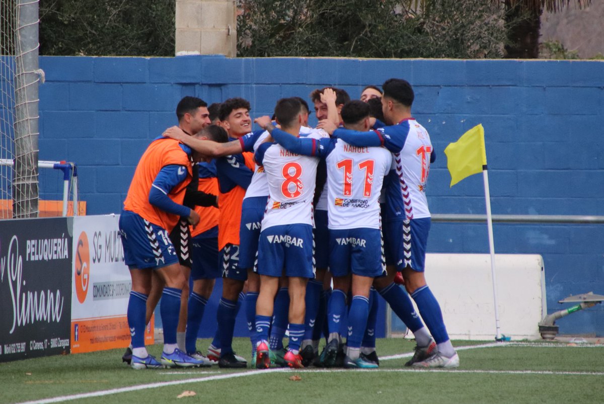 CD_Ebro's tweet photo. 🗞️ CRÓNICA (2-0)

📝 Victoria de mucho prestigio en un partido muy serio ante un gran rival como el @cdibizaip 

⚽️ @_ivaneh y @OscarSanz__ fueron los autores de los goles

📌 Crónica completa: https://t.co/oELJzwL1tq https://t.co/h409yxQEuz