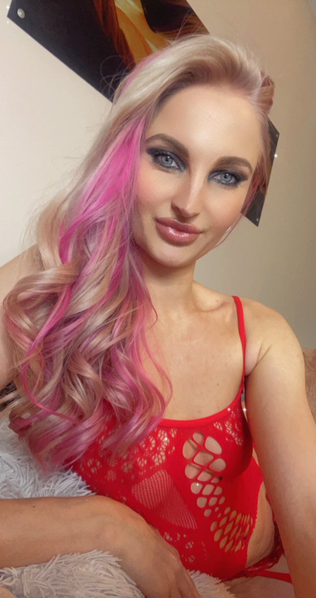 1MaryLight's tweet photo. How is ur weekend, friends 🌝💗🐰💞 join online romantic fan time 😻@camsdotcom @cams_models @StreamrayCams @MFCShare @Dance4meee @streamray https://t.co/it79P2PeAD