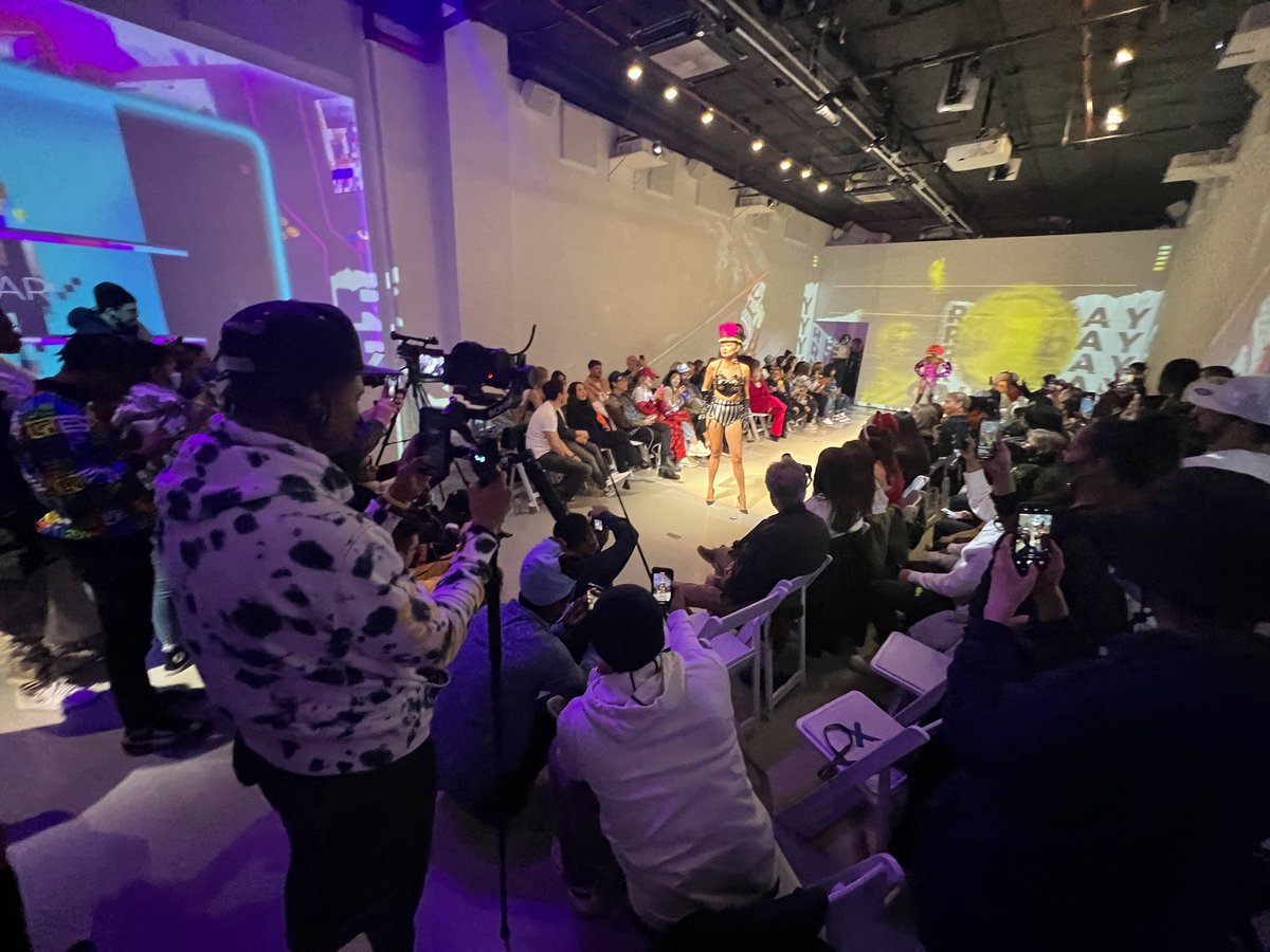 lumestudios_'s tweet photo. The first web3 fashion runway show in NYC only at  @lume_studios ! @DIGITALAX_ @web3fashion @web3models @bancor https://t.co/JagMkX5o6d