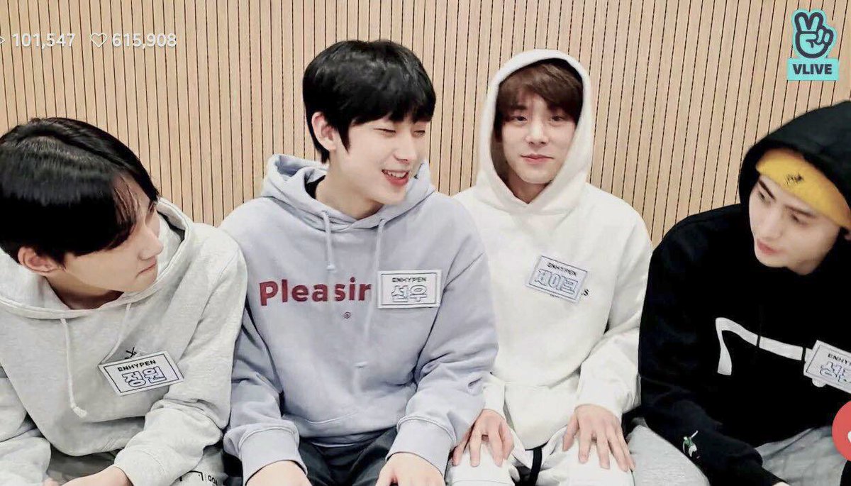 simjake's tweet photo. ㅤ
Ding, dong! Quick, launch your V-LIVE app because these four hooded-boys are currently doing a live! Jungwon, Sunoo, Sunghoon and I’ve been intending to surprise you all, so ta-da! It’s nice to see you again, really. 🖤

: https://t.co/M3Wn0pPtJr
ㅤ https://t.co/rL7fVlsup1