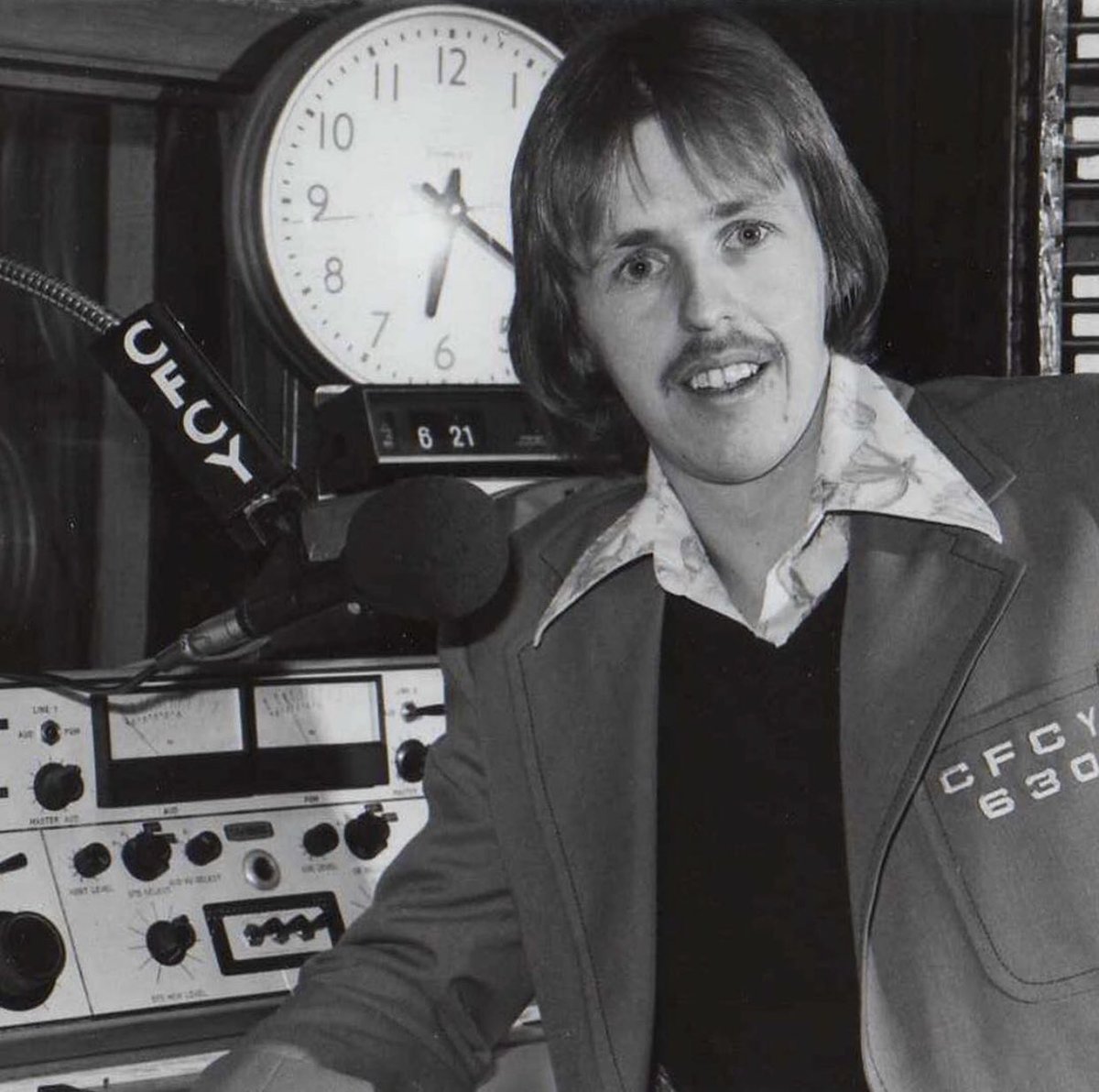 JenniferDrake19's tweet photo. Happy #WorldRadioDay to my dad @Jayzfan 
Over 50 years in radio and still going strong! 📻 🎙 
@Ocean100 https://t.co/i10Y8NlZio