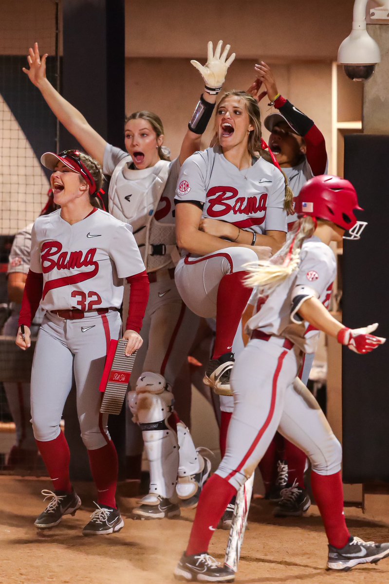 Dugout hype squad is back for one more in the desert…Alabama vs. New Mexico at 12:30 p.m. CT
#Team26 #RollTide