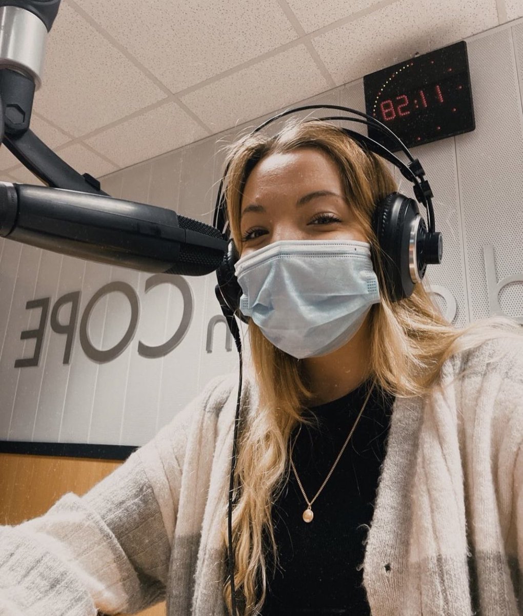 teresaf_garcia's tweet photo. Feliz día🎙💘

#DiaMundialDeLaRadio https://t.co/bOXFyzIzpE