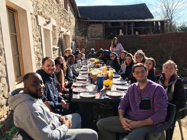 UtopiasCampus's tweet photo. Super séminaire avec l'association Kabubu , dont la vocation est de favoriser l'inclusion des personnes réfugiées grâce aux valeurs fédératrices du sport (à découvrir sur https://t.co/4un2KdA0gC).  
Kabubu a aussi créé "La Fresque de la Migration",super outil à découvrir aussi 👍 https://t.co/NFvQ8EHsN8