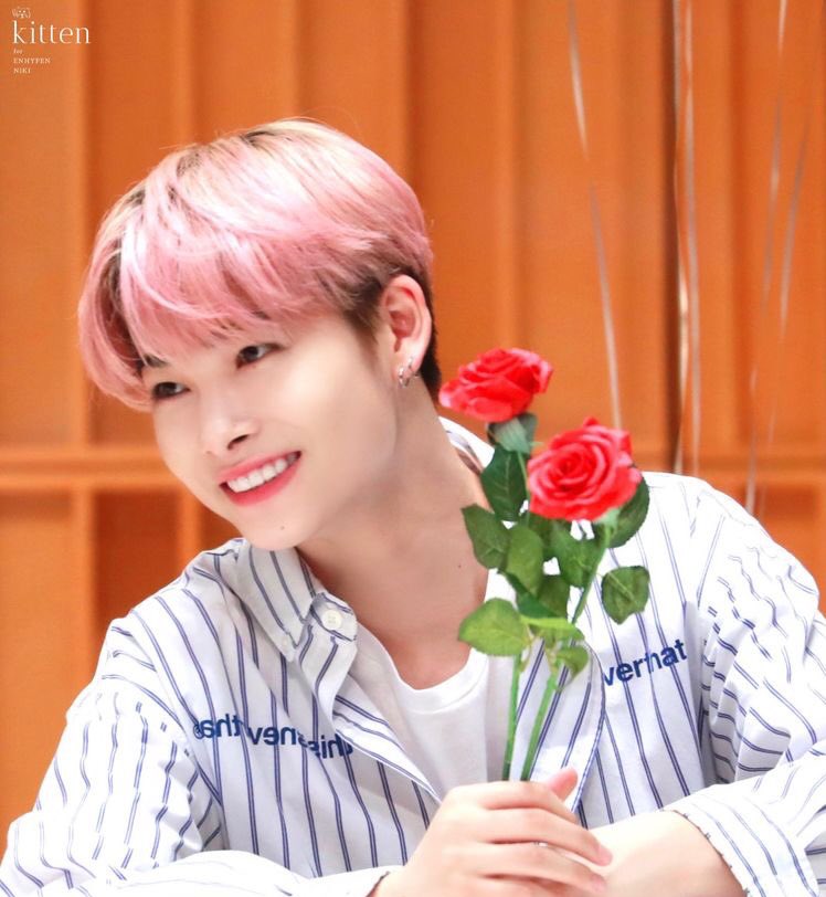 NI_KIFMS's tweet photo. happy hearts day ❤️ https://t.co/9kKzJSdB41