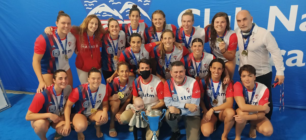 cnmataro's tweet photo. L'equip campió de la copa de la reina. #CopaWpIberdrolaTerrassa2022
Que grans sou! 
Orgull de  club, orgull de ciutat!
@cnmataro 
Gràcies @stmsoftware https://t.co/isEAQ95BkS