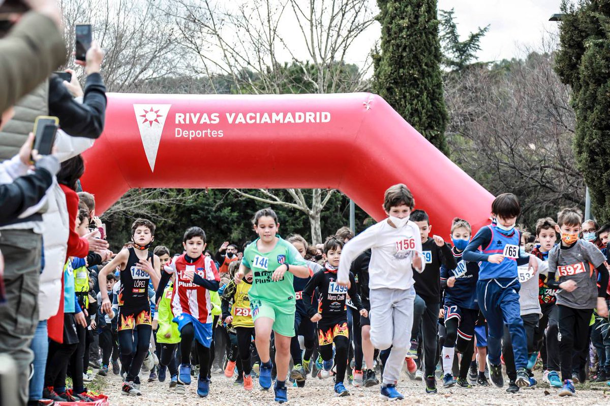 AytoRivas's tweet photo. 🏃‍♀️ Deporte popular y para la gente. Hoy se ha celebrado el 23° Cross de Rivas, prueba con la que el municipio inaugura la temporada de atletismo. Cientos de participantes han corrido por el parque Barca Vieja. Con carreras para todas las categorías y mucha participación escolar: https://t.co/vTdNh2YSrW