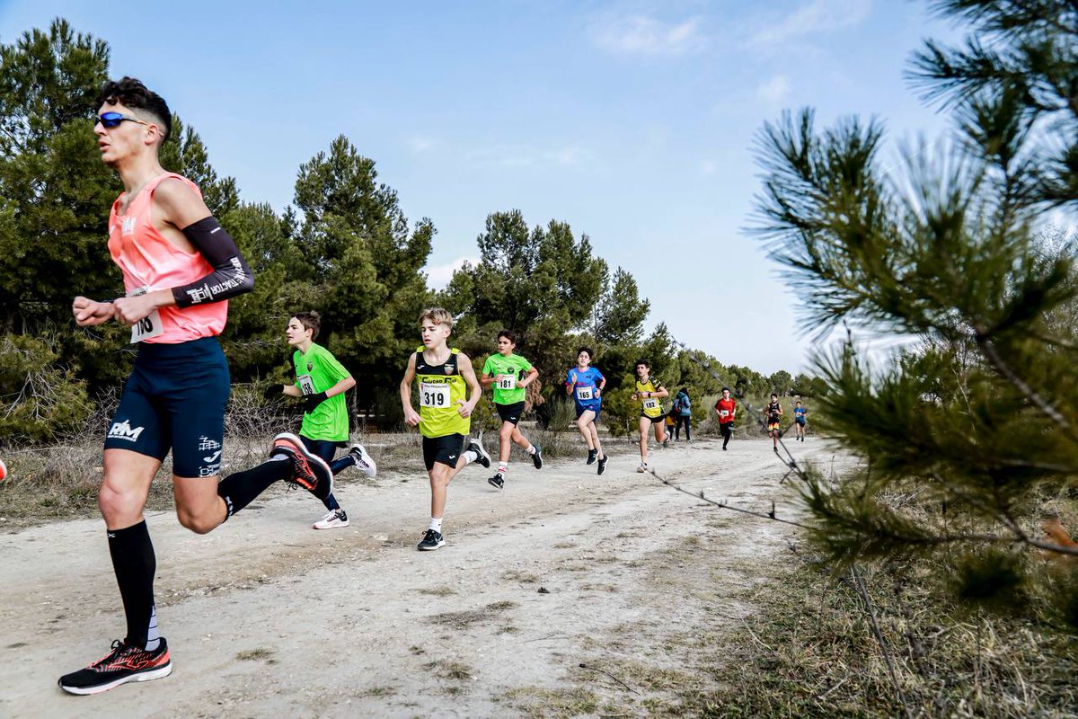AytoRivas's tweet photo. 🏃‍♀️ Deporte popular y para la gente. Hoy se ha celebrado el 23° Cross de Rivas, prueba con la que el municipio inaugura la temporada de atletismo. Cientos de participantes han corrido por el parque Barca Vieja. Con carreras para todas las categorías y mucha participación escolar: https://t.co/vTdNh2YSrW