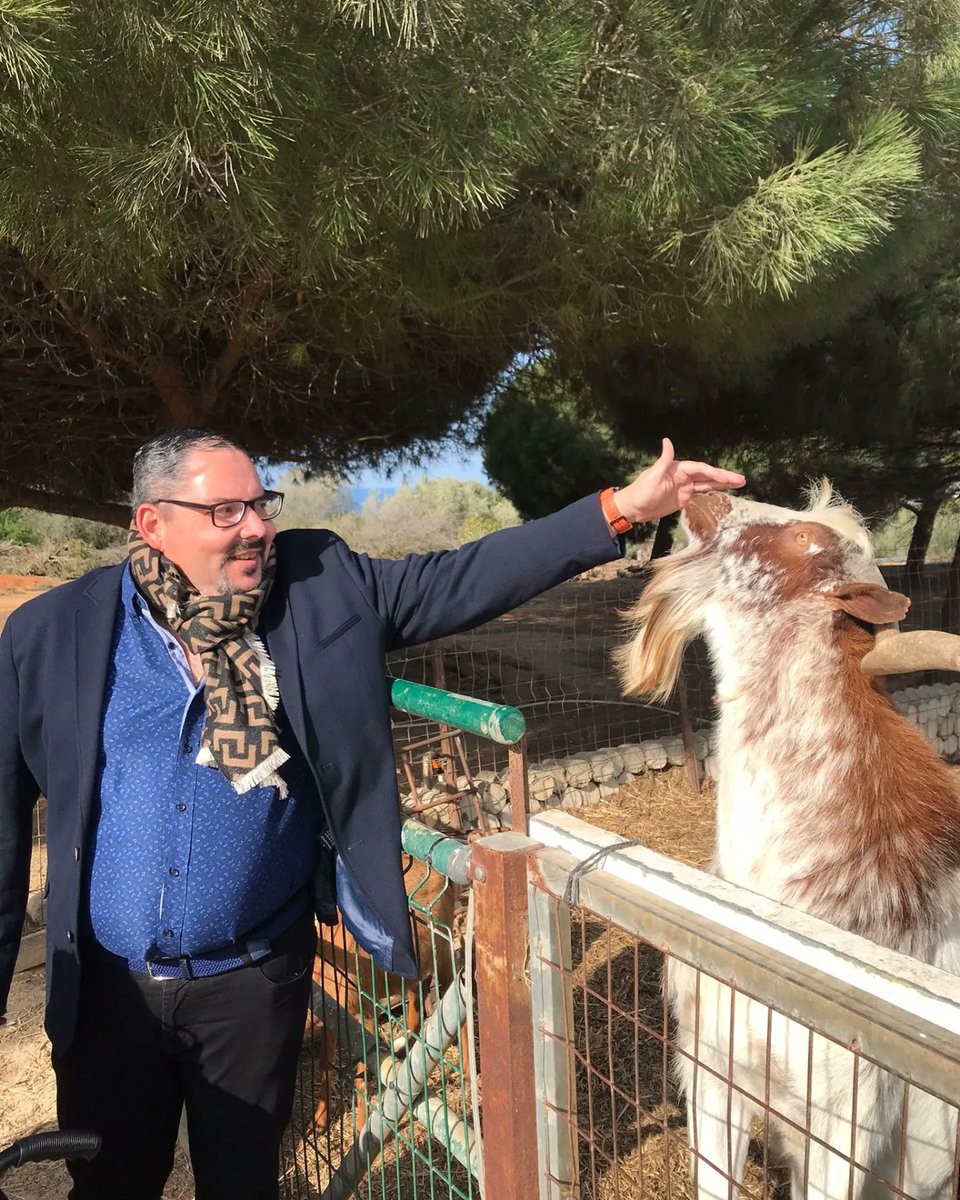 Adacca1's tweet image. Ayer estuvimos con los chic@s #ResidenciaLosGallos

en el  área de naturaleza #LaHuertaDelNovo. Nos acompañaron @marinagoicoechea
 @Maitemorejon tripulantes de la #F84ReinaSofia llegaron cargadas de  Donuts para la merienda y de cariño a nuestros usuarios. 
Gracias 
@Armada_esp