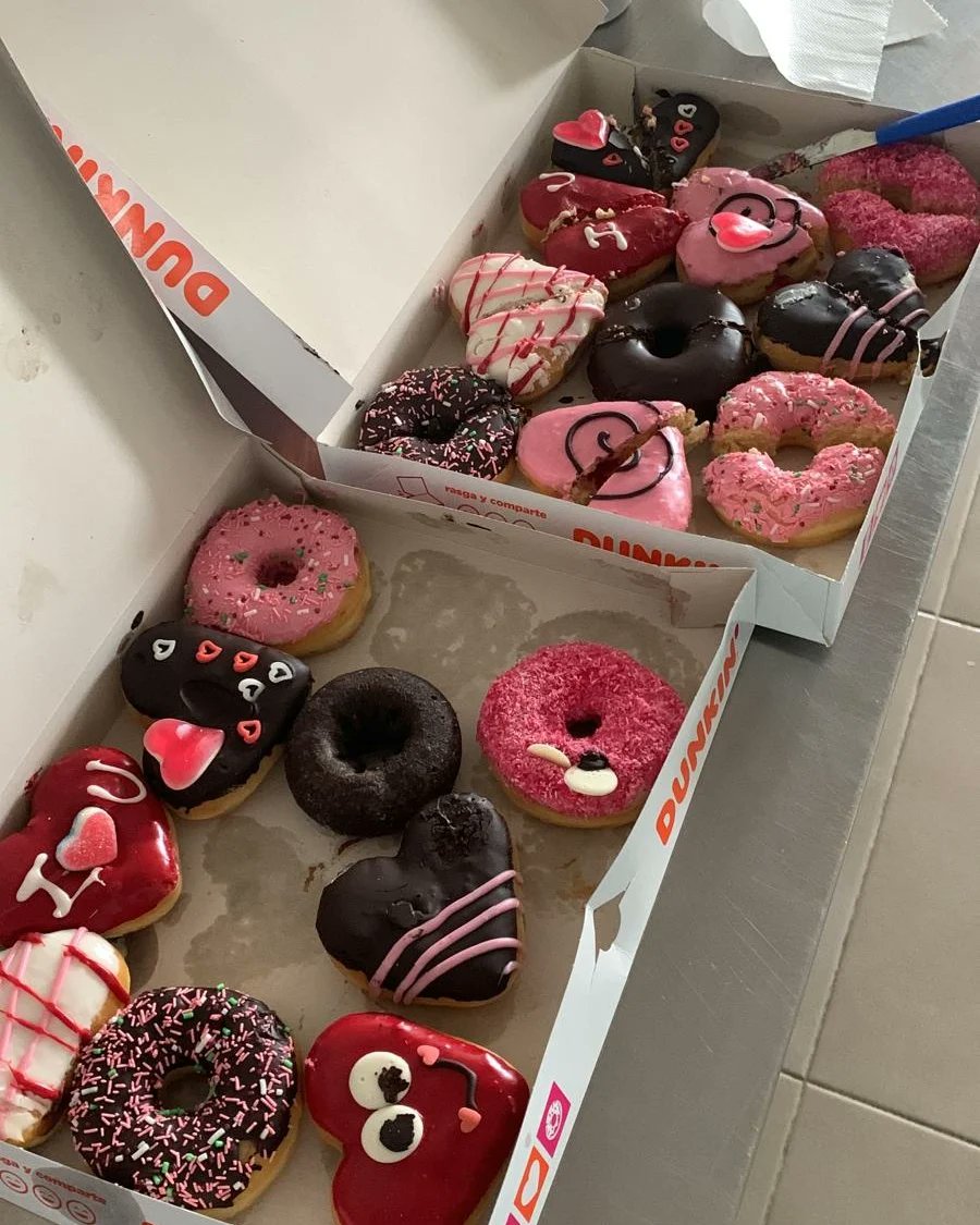 Adacca1's tweet image. Ayer estuvimos con los chic@s #ResidenciaLosGallos

en el  área de naturaleza #LaHuertaDelNovo. Nos acompañaron @marinagoicoechea
 @Maitemorejon tripulantes de la #F84ReinaSofia llegaron cargadas de  Donuts para la merienda y de cariño a nuestros usuarios. 
Gracias 
@Armada_esp