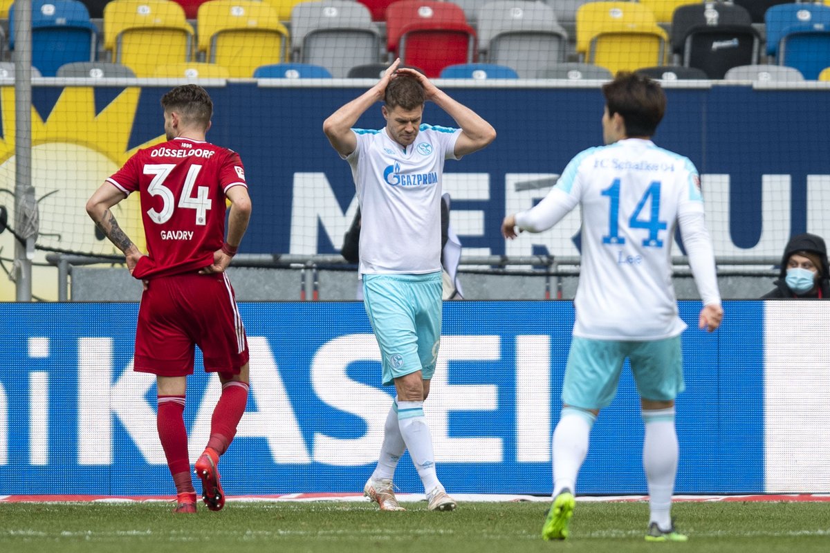 Buzz04App's tweet photo. Abpfiff in Düsseldorf.
Schalke verliert mit 2:1 nach Führung zur Halbzeit.

#S04 #F95S04 #Buzz04 #Buzzapp https://t.co/HyWsoq8aGR