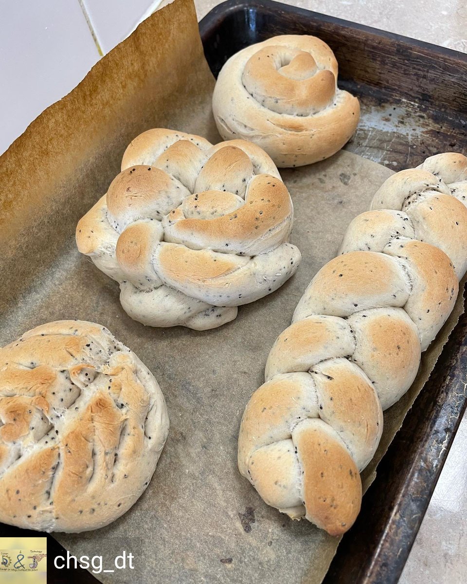 CarshaltonHigh's tweet photo. KS3 Topic : Brilliant Bread In Food Technology. #teamchsg students have been learning about the bread making process. Have a look at a few of their creations! #chsg #foodtechnology #baking #bread #knead #designtechnology #excellenceeverywhereeveryday @CHSG_DandT @MrDevenney https://t.co/3HPD7SzEyP