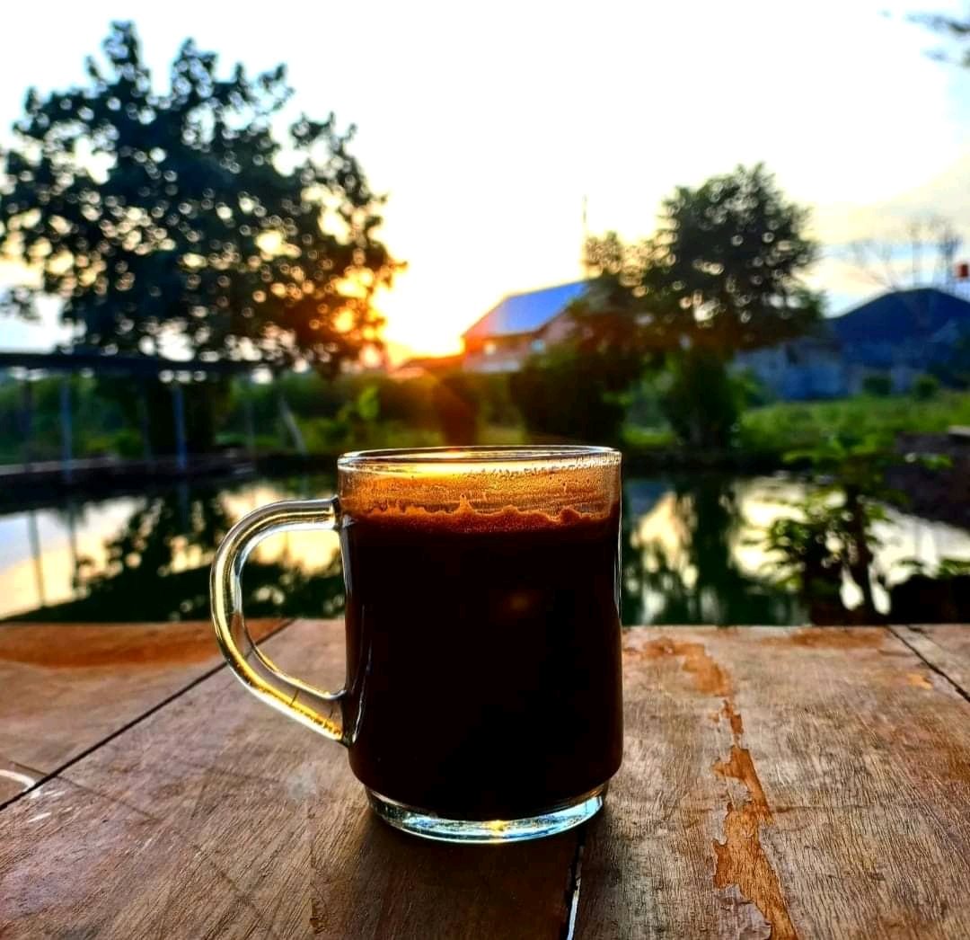 Refly_ernest's tweet photo. kepadamu yang lebih memilih teh dari pada kopi , bahagiakah kau saat ini ?
#CoffeeDay https://t.co/TNdr1g9enK