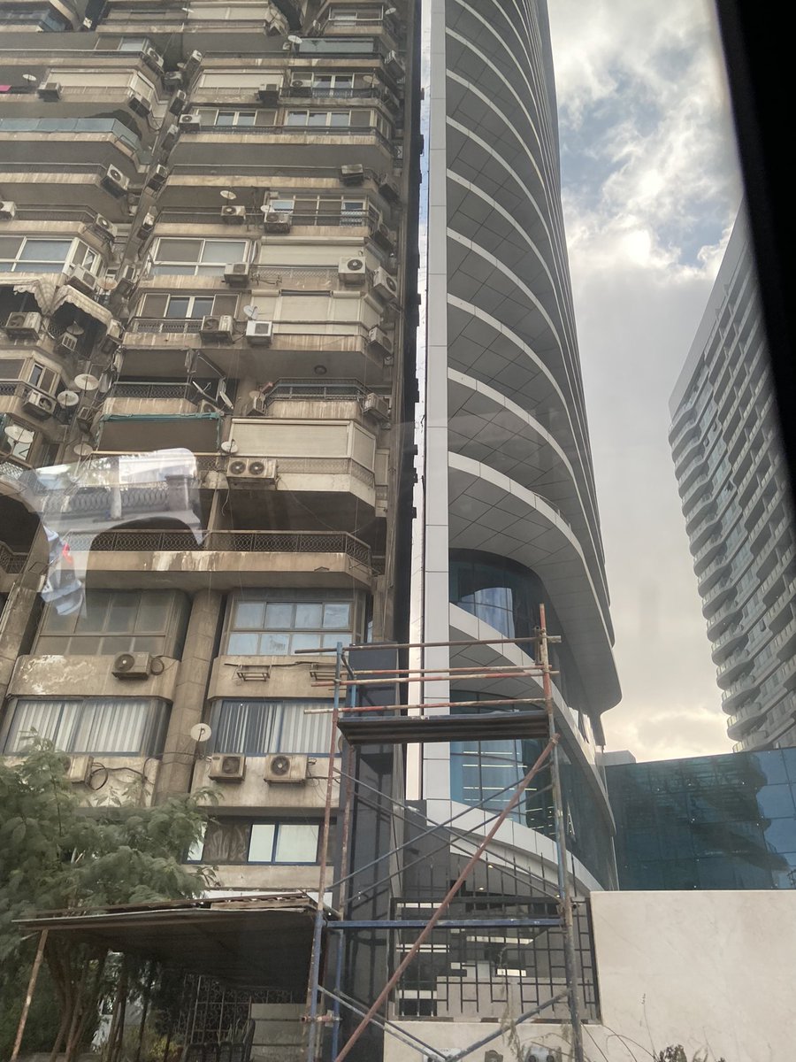 srichani's tweet photo. A Cairene version of “The Grudge” @S200561 https://t.co/8S3WihTiBG a narrow bldg shielding the new Hilton on the Maadi Corniche from its neighborings. #EdificeComplex https://t.co/vwY1VA3KW0