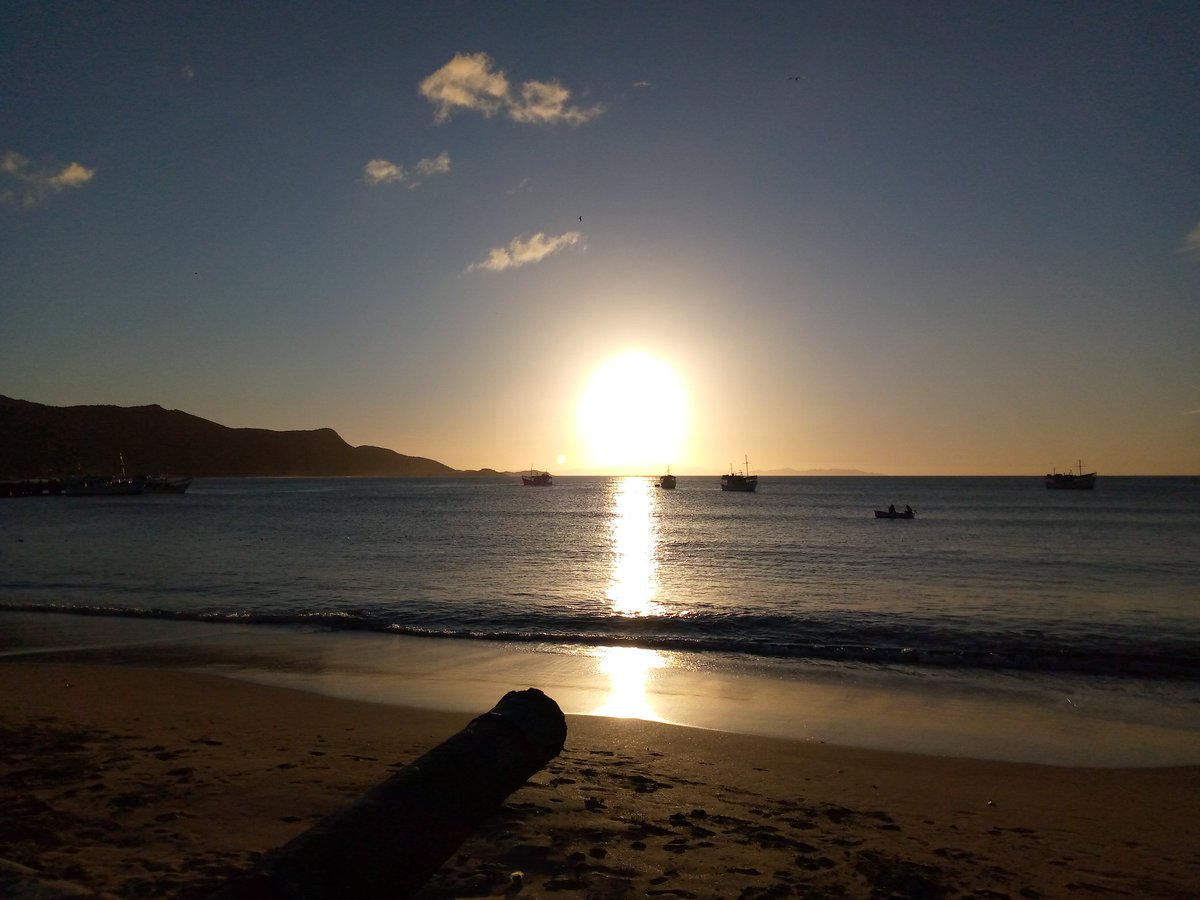rbrito69's tweet photo. Buen buen domingo mi gente!! Con un buen ☕en mano arrancamos este día. Enfócate en el hoy y disfrútalo al máximo...y apunta a un excelente futuro!!! Te dejo fotos de ayer en la Bahía de Juan Griego, 🌴, isla de Margarita... cuídate 😷 https://t.co/KNplwMcxtj