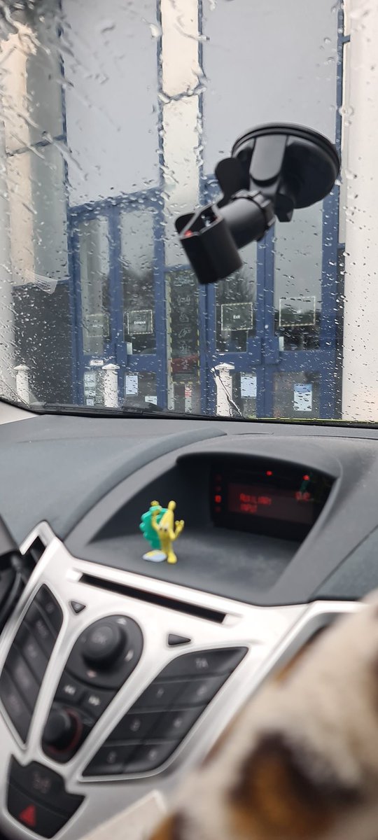 leannebuckler's tweet photo. @SportsDirectUK your branch in bridgend says it opens at 10. It is now quarter past and it isnt open https://t.co/zvea3d0B1m