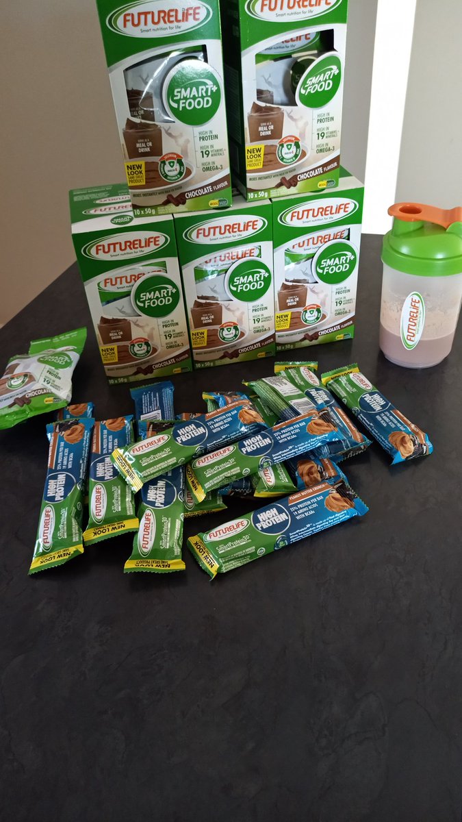 ntombesm's tweet photo. Juggling between work & running is not easy,it makes demands on your time and energy.Thanks @futurelifeza for ensuring that I kick start my day the smart way in a bowl or as a Shake,adding the #HighProteinBar tomy lunch box to boost my energy the wholeday @Nedbank_RC @BESTERNICK https://t.co/Ts511u7lb6