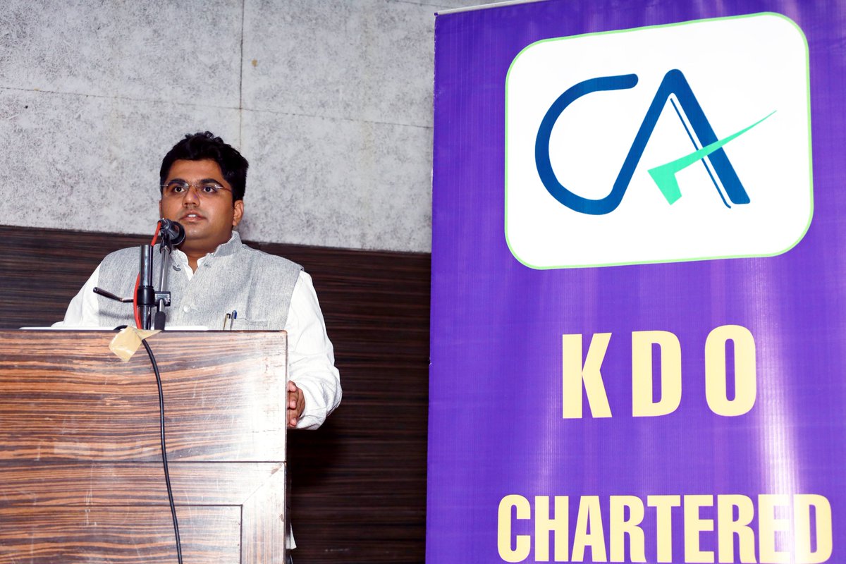 rajkhona's tweet photo. Compering the Budget Lecture Meeting organized by KDO CA Association on 5th February 2022 at K. J. Somaiya Institute of Management Studies and Research.
#compering #compere #UnionBudget2022 #Budget2022 #UnionBudget https://t.co/RrjSJ12Pht