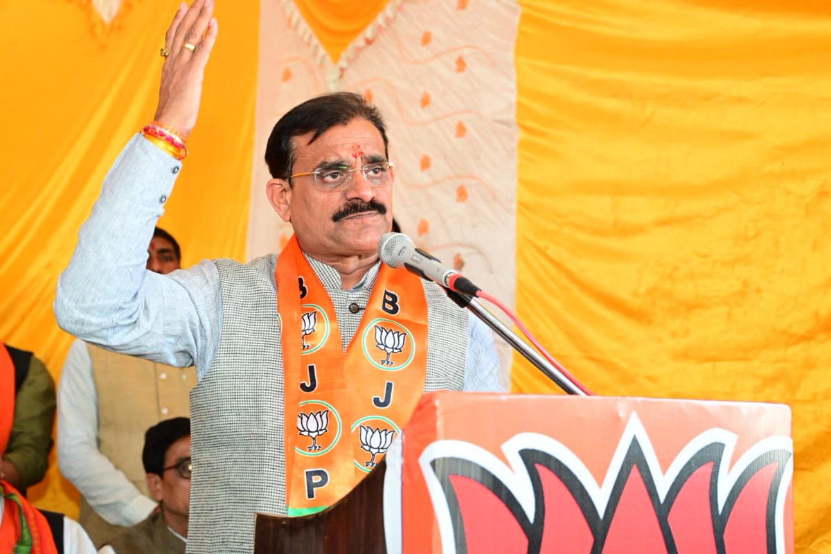 SandeepSharmaK9's tweet photo. यही है भाजपा ........ 💐💐
राजगढ़ जिले के कुरावर मंडल में @BJP4MP अध्यक्ष श्री @vdsharmabjp जी के प्रवास के दौरान समर्पण निधि के लिए आयोजित बैठक की अध्यक्षता बूथ अध्यक्ष  श्री प्रदीप चंद्रवंशी कर रहे हैं।बूथ क्रमांक( 268 )
@LokendraParasar 
@amitsharma38116 
@KpPanwar3 https://t.co/rqkpovn2Zn