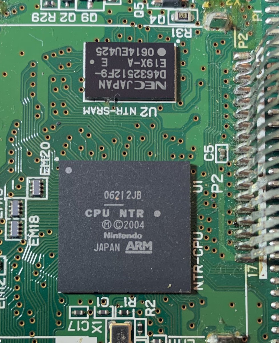 duke_cpu's tweet photo. I teared down this vintage #NintendoDS from 2004. Already back then the #CPUs were super small. The NDS used two #ARM CPUs. The main processor was an ARM9 (ARM946E-S) running at 67MHz and was called CPU NTR - short for NITRO (Codename of the NDS)! #CPUDuke https://t.co/VebGfcj81A