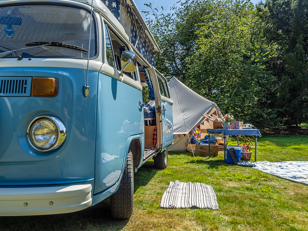 RetroCampers's tweet photo. It's nearly time for our vintage buses to awaken from their winter slumber. From April these beauties will be back on the road for your #RetroAdventure. ✌ #WednesdayVibes #VWCamperHire #VisitNorfolk #VisitSuffolk https://t.co/y4cMitnEpN