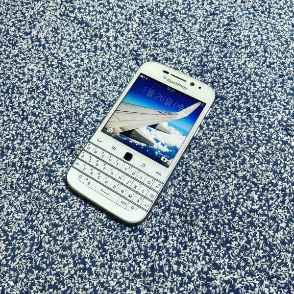 materialit_kr's tweet photo. 영웅은 죽지 않아요, BlackBerry Classic 리뷰
자세한 내용은: https://t.co/DCO9nwPEYR

#Material_IT #blackberry #classic #메터리얼_IT #블랙베리 #클래식 https://t.co/longSMRmDm