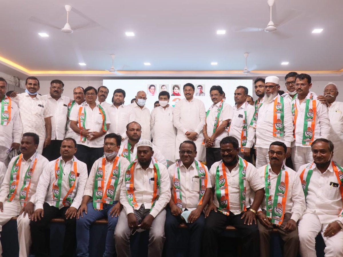 INCMaharashtra's tweet photo. मराठवाड्यातील विविध पक्षाचे नगरसेवक जिल्हा परिषद सदस्य आणि पदाधिकारी यांनी आज टिळक भवन दादर येथे प्रदेशाध्यक्ष नाना पटोले यांच्या उपस्थितीत काँग्रेस पक्षात प्रवेश केला. https://t.co/cbTktXNCel