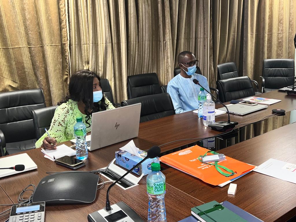 Visite de courtoisie et de travail du Directeur général du CSE, le Professeur Cheikh Mbow au Directeur général du MCA-Senegal II, Monsieur Oumar Diop, en présence de leurs collaborateurs respectifs.
<a href="/senegalmca/">MCA Sénégal</a> <a href="/Csesenegal/">Csesenegal</a> #Senegal