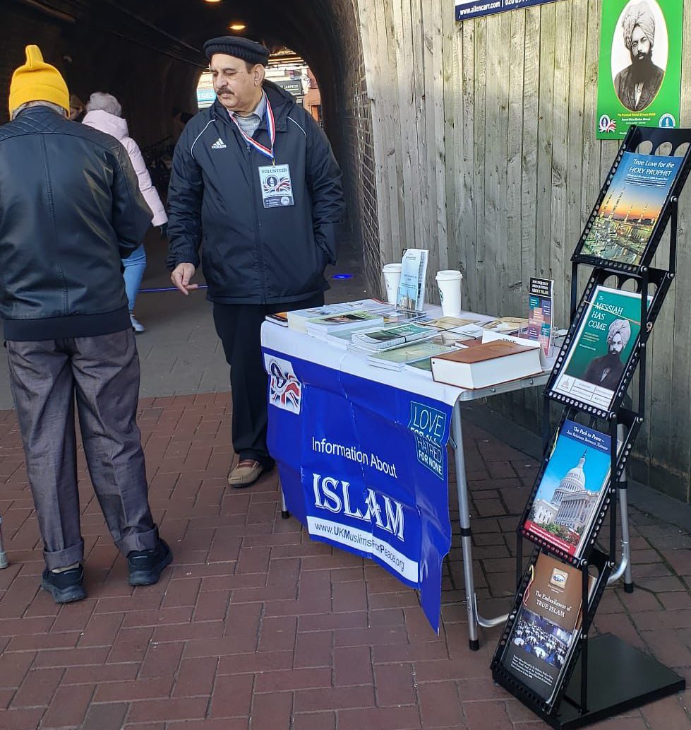 amea_mr's tweet photo. I will cause thy message to reach the corners of the Earth
Majlis Ansar Ullah Tabligh Stalll at Raynes Park Station
Surrey LONDON ENGLAND
ProphetMuhammad
﴿ peace be upon him﴾
https://t.co/ziuhTOhAjl
#ProhetMuhammad
#muslimsforpeace https://t.co/iPQRJ02p5T