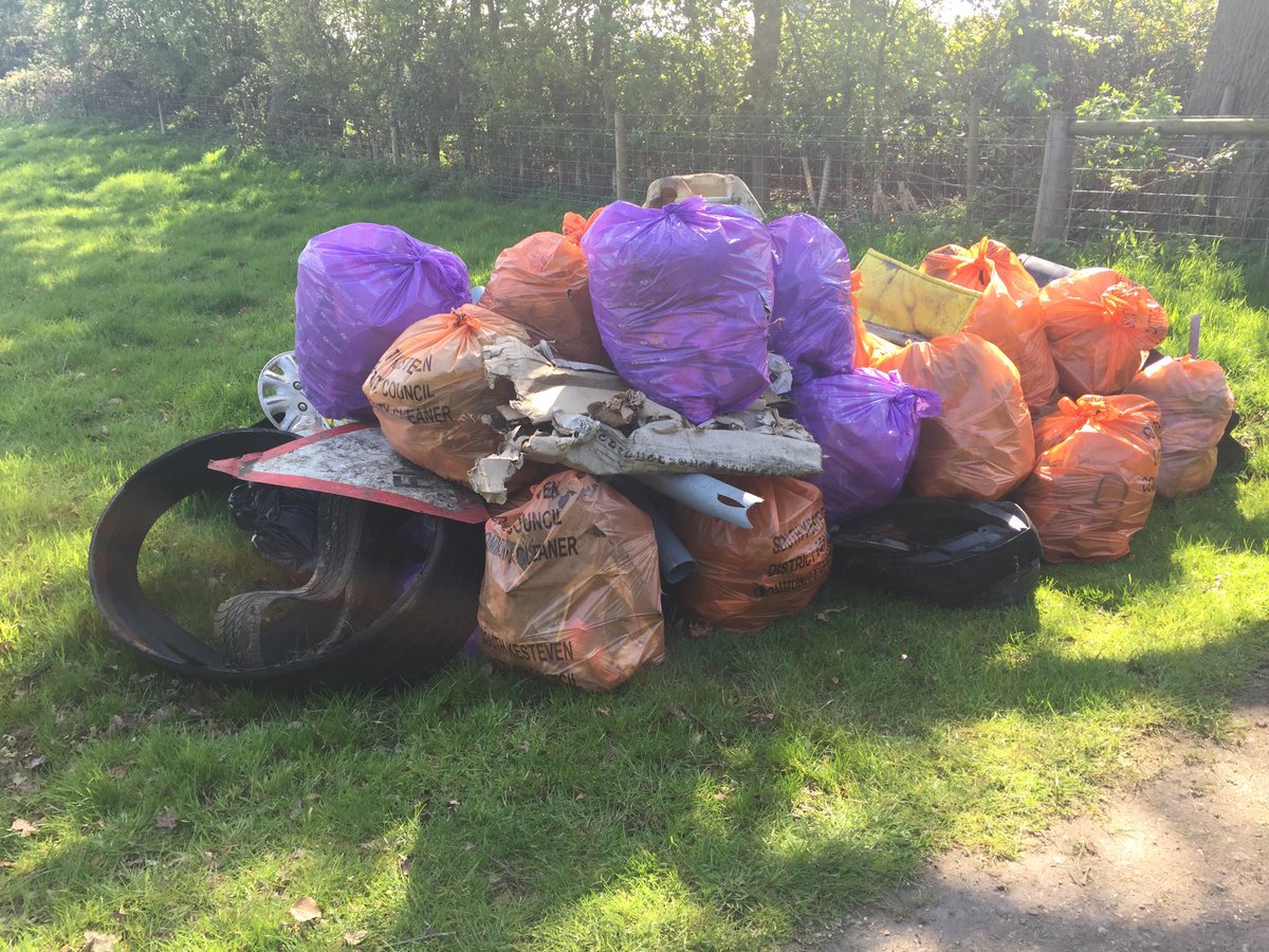⁦<a href="/LoveWestNorfolk/">Love West Norfolk</a>⁩ #hate-litter. Previous Year’s pick. Another planned. Please take your rubbish home with you if you really Love our environment.